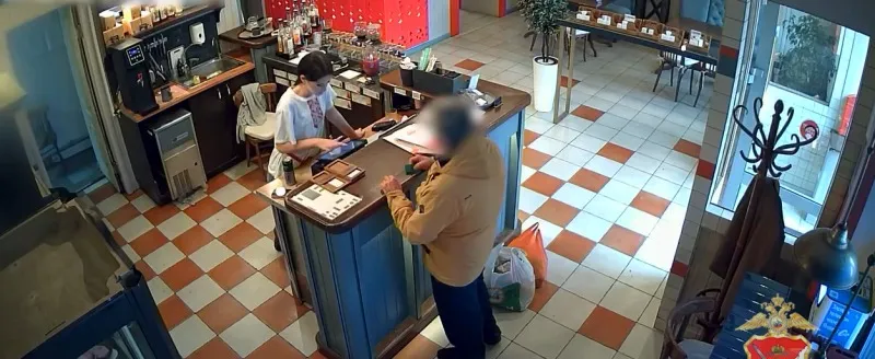 Вологжанин оплатил чужой картой кино и алкоголь на 18 тысяч